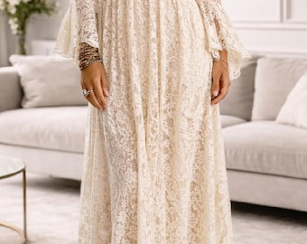 Geborduurde kanten maxi-jurk, diepe v-hals, wijd uitlopende mouwen, hoge taille, jacquarddetail