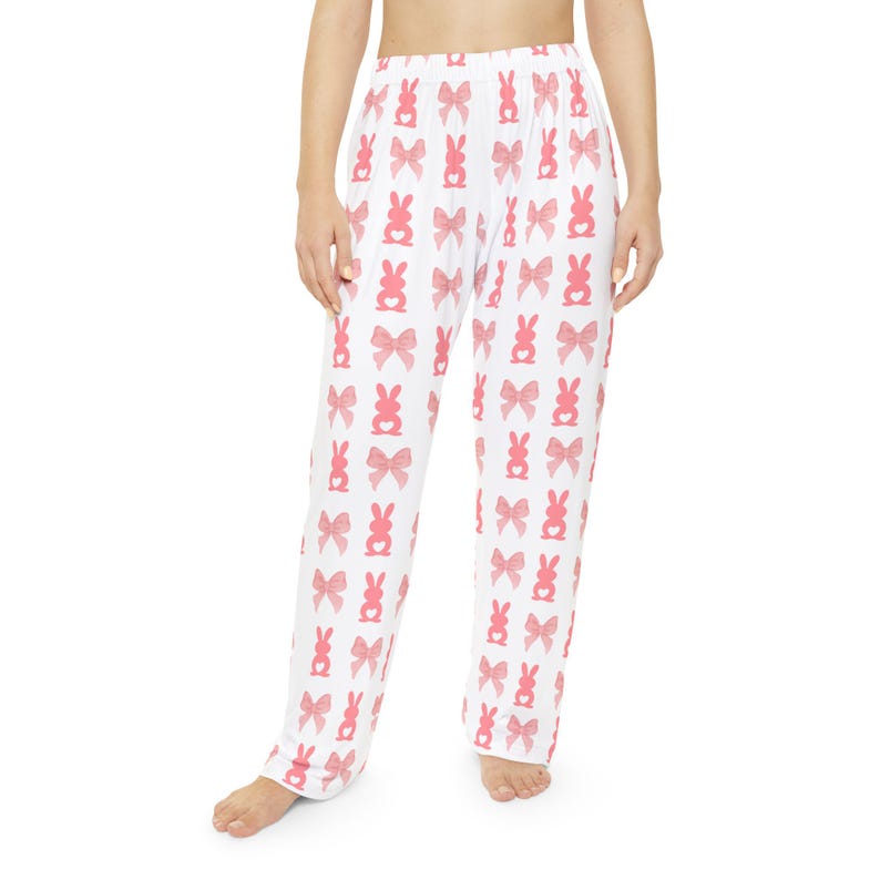 Pantalones de pijama con estampado de conejito y lazo rosa / Estampado completo imagen 3