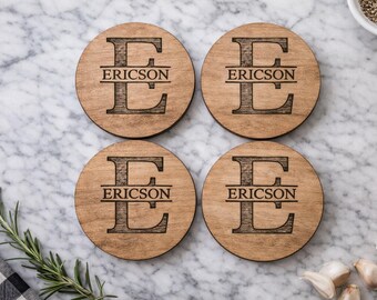 Set di sottobicchieri in legno personalizzati con monogramma
