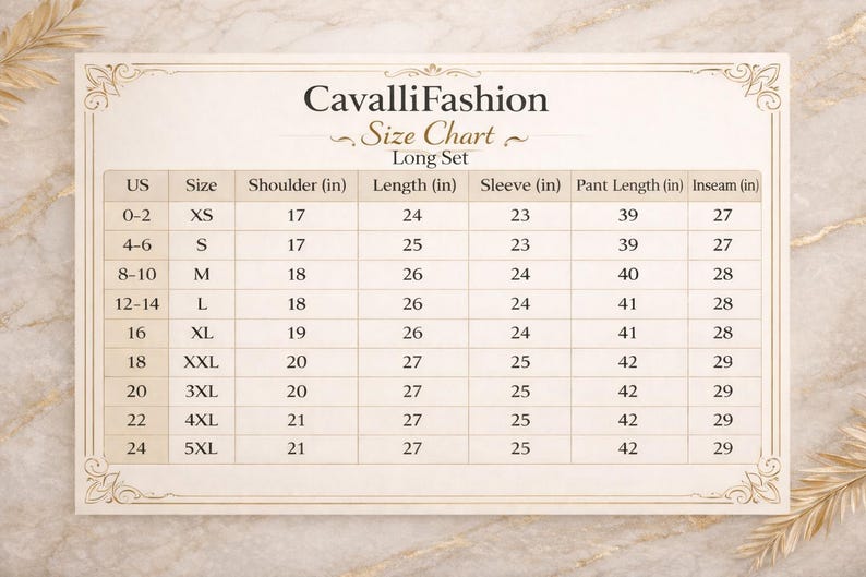 Op de afbeelding: Een rustiek houten bord met de tekst "Welcome to our home" in witte letters. Het bord heeft een verweerde afwerking en een eenvoudig, uitnodigend ontwerp, ideaal voor entree decoratie.