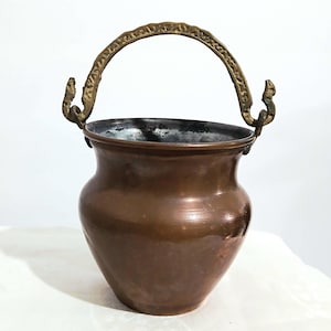 Vintage Small Copper Cauldron Pot with Ornate Cast Brass Handle, Mid Century Patina Copper Planter Smudge Pot, Rustic Farmhouse Hearth Decor