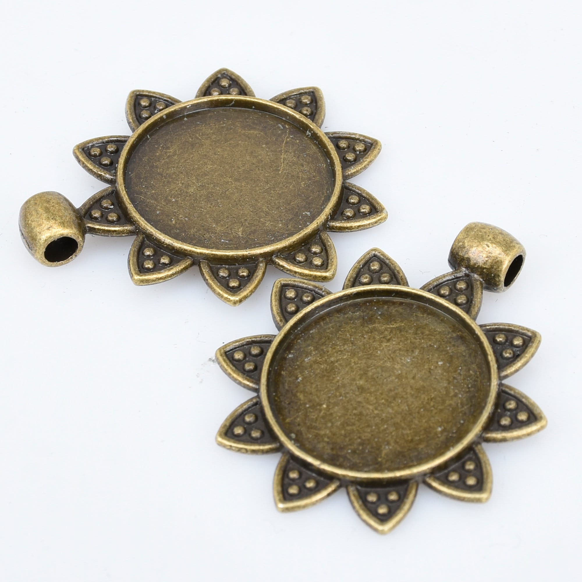 20 Ciondoli Rotondi Vuoti Fai Da Te A Forma Di Sole – Base In Lega Oro E Argento Antico Per Collane E Orecchini 12 Mm