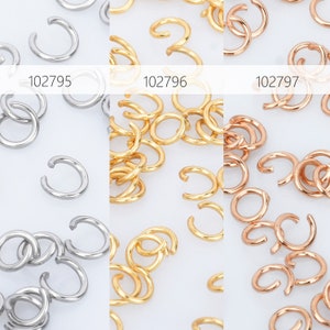 Op de afbeelding: Drie sets sprongringen in zilver, goud en rosé goud. Elke set bevat meerdere sprongringen in verschillende maten. De sprongringen zijn een populaire toevoeging voor het maken van sieraden.