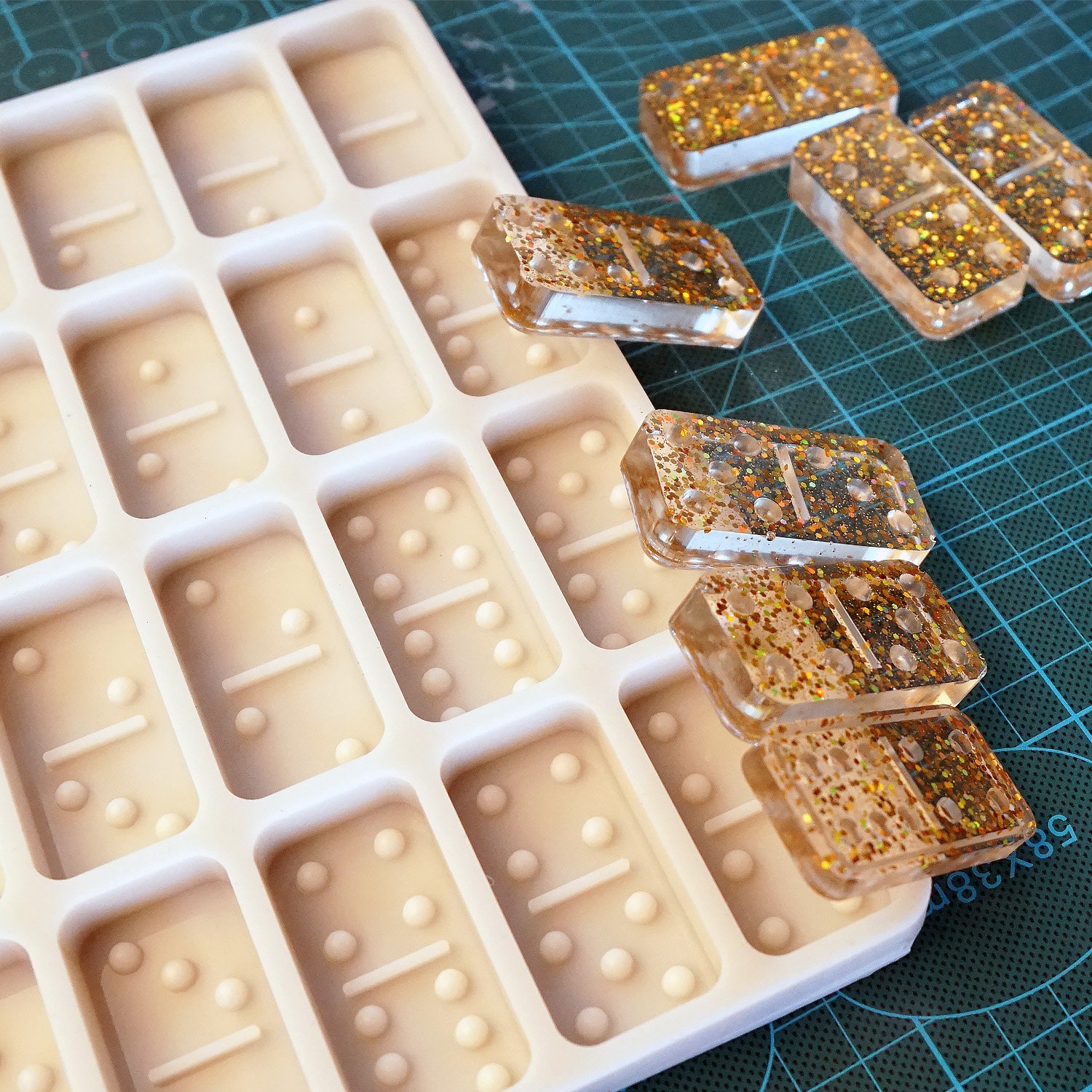 LET'S RESIN Resin Molds, Double 6 Domino Epoxy Mold Standard Size, Glossy  Molds for Resin Casting, Silicone Molds for Epoxy Resin, UV Resin,Shiny &  No