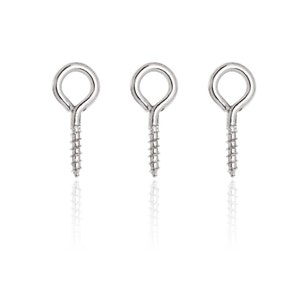 Peut inclure: Trois crochets &agrave; &oelig;il en argent &agrave; visser avec une petite boucle en haut.