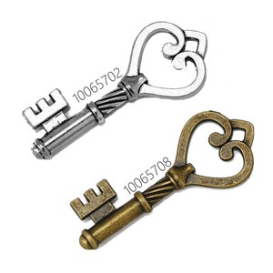 10 Vintage Steampunk Key Charms Wholesale Keys, wedding key charms  Key pendants 100657