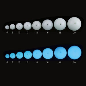 Blu Glow In The Dark Pietra luminosa Sfera di cristallo Glow Perline ciondolo bagliore bianco liscio 10 pezzi 102407