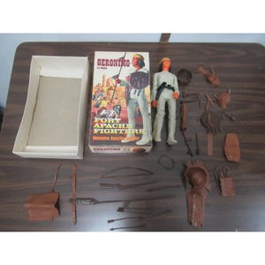 Vintage Johnny West Fort Apache Fighters Geronimo z pudełkiem. KOMPLETNE?