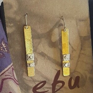 Elegante gouden hangoorbellen met een vleugje sterlingzilver. Zeer lichtgewicht kleine flitser. Makkelijk te dragen Gratis verzending, gratis sieradendoosje