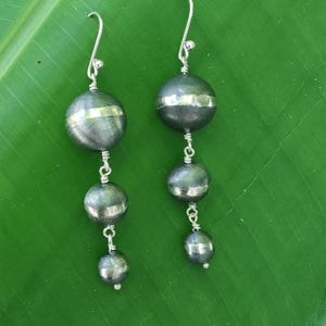 Navajo silver pearl bead earrings, hand made great movement, lightweight  ear Indian jewelry Free shipping, Free batik jewelry box