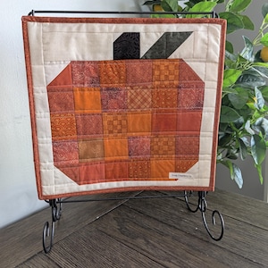 Mini Colcha de Abóbora | Decoração de Parede Acolchoada de Outono | Decoração de Abóbora Feita à Mão | Toalha de Mesa de Outono | Pequena Colcha de Outono | Pronta para Envio