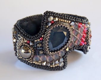 Askmanschett, Pärlbroderiarmband, Statement, Pärlarbete, Fröpärlarmband, Swarovski, Porslinsjaspis,