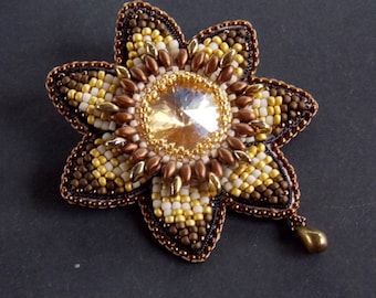 Flower  brooch , Bead Embroidery,  Brooch,  Seed bead jewelry, Elegant brooch,  classik colors