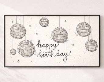 Könnte beinhalten: Ein gerahmter Druck mit einer handgezeichneten Illustration von Discokugeln, die an Schnüren hängen. Die Worte "happy birthday" sind in Schreibschrift geschrieben. Goldene Sternakzente sind um die Discokugeln verstreut.