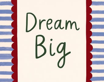 Könnte beinhalten: Ein Motivationsdruck mit den Worten "Dream Big" in dunkelgrüner Schrift auf cremefarbenem Hintergrund. Der Text ist von einem geschwungenen roten Rand umgeben, der sich vor einem blau-weiß gestreiften Hintergrund befindet.