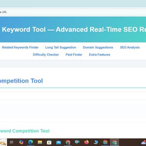 Può includere: Schermata di un'interfaccia di sito web per uno strumento SEO. Il banner in alto recita "Ultimate Keyword Tool - Advanced Real-Time SEO Research". Sotto ci sono le opzioni di navigazione. La sezione principale presenta un campo di immissione di parole chiave e un pulsante di ricerca.