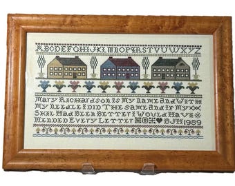 Vintage Cross Stitch Sampler 1989 – Mary Richardson Alphabet Houses (Bird's Eye Maple Frame)