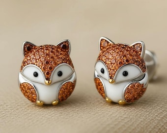 Brincos de raposa com detalhes em prata e cristal laranja.
