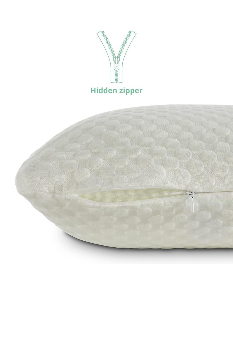Puede incluir: Almohada blanquecina con un patr&oacute;n texturizado en forma de panal. La almohada tiene un cierre de cremallera oculto. La imagen tambi&eacute;n incluye un gr&aacute;fico de cremallera y el texto "Hidden zipper".