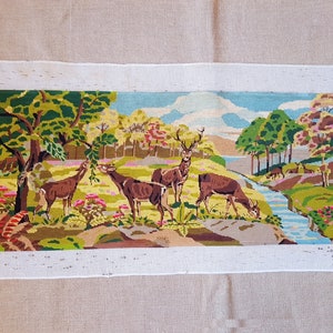Tapiz grande Ciervo y ciervos en el bosque completado punto de aguja vintage acabado tapiz 40.6" x 17.0"