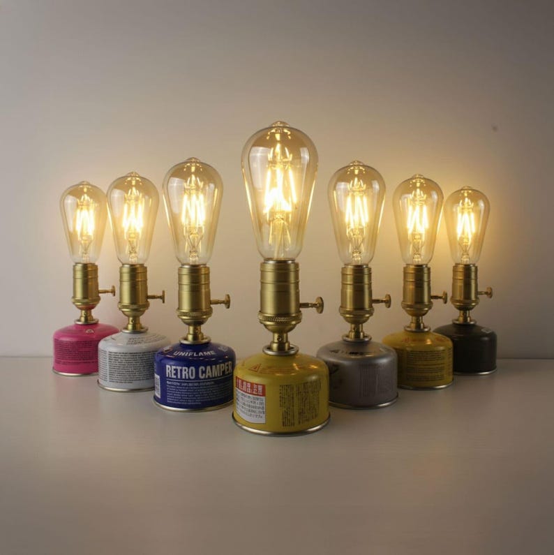 Lámpara de escritorio de bombona de gas reciclada, luz decorativa de latón regulable e inalámbrica