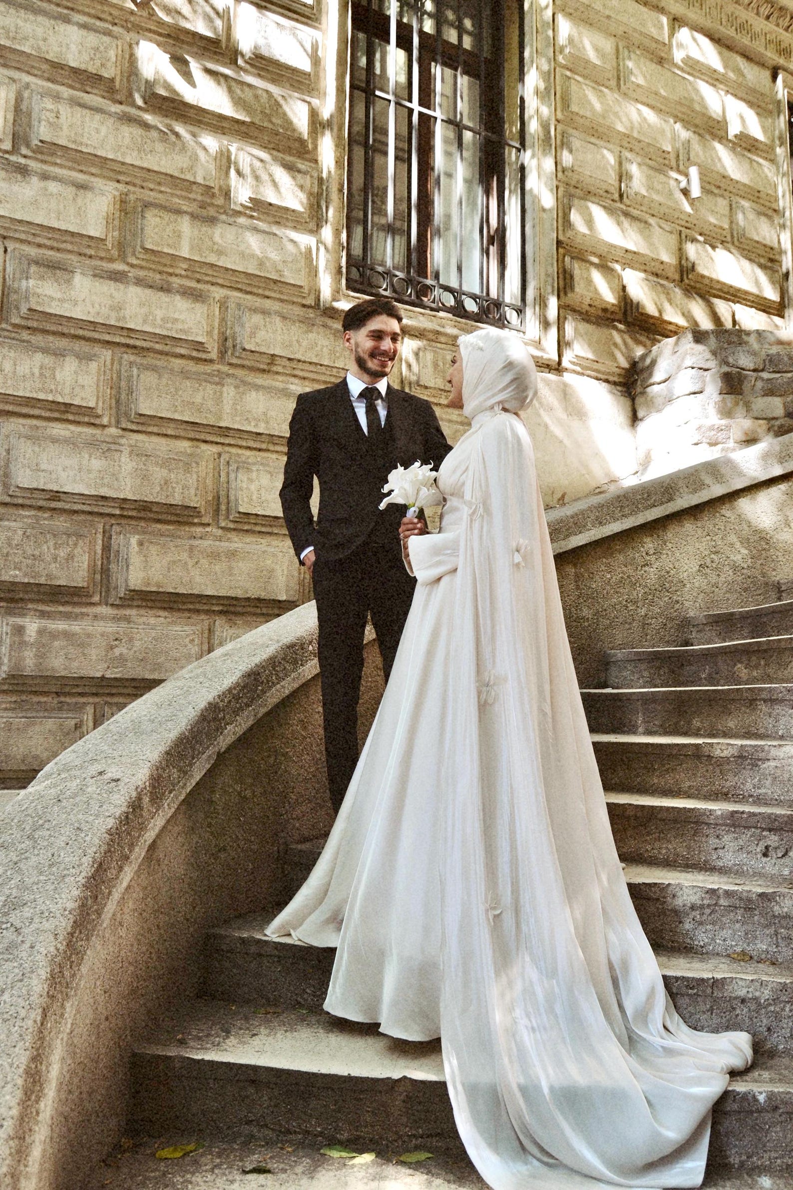 15 Modern Muslim Wedding Dresses With Hijab for a Beautiful Bridal Look