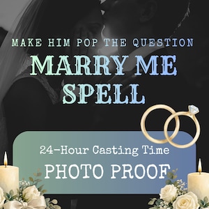 Może przedstawiać: Grafika cyfrowa z tekstem MAKE HIM POP THE QUESTION MARRY ME SPELL 24-Hour Casting Time PHOTO PROOF. Obraz zawiera dwa złote pierścionki, jeden z diamentem, oraz dwie białe świece z białymi różami u podstawy.