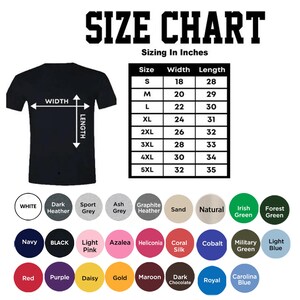 Puede incluir: Una camiseta negra con una tabla de tallas y opciones de color. La tabla de tallas muestra las medidas en pulgadas para las tallas S a 5XL. Las opciones de color incluyen blanco, negro, azul marino y varios otros colores.