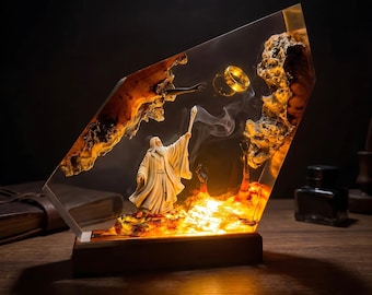 Lámpara de resina con forma de anillo de fantasía, luz nocturna de la pirámide del mago blanco de Mordor, decoración de madera epoxi hecha a mano, regalo precioso para los fans del cine.