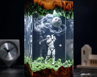 Galaxy Golf Raum Krieger in weißer Rüstung Harz Lampe, LED Nachtlicht, verlassener Planet Sci Fi Dekor, Film Fan Sammlerstück