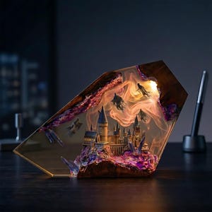 Lampa artystyczna z żywicy Magic Wizard Castle: ręcznie robiona lampa nocna z drewna epoksydowego, dekoracja w stylu fantasy z motywem ducha, wyjątkowy prezent dla miłośników filmów o magii