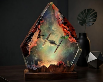 Galaxy Raumschiff Harz Lampe Aggressives Sternenschiff Thema, futuristische Schreibtisch Dekoration, Vatertagsgeschenk für Filmfans