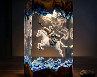 Fantasy White Magier Harz-Kunst-Lampe, weißes Pferd und magischer Ring-Nachtlicht, Film-Fan-Dekor-Geschenk für Sammler