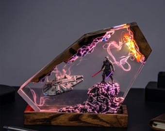 Schattenkrieger-Harz-Lampe mit Zwillingsschwertern und galaktischem Gerechtigkeitsschiff, Gaming-Dekor-Geschenk für Filmfans