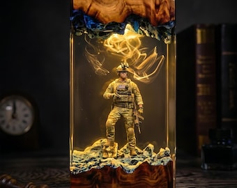 Soldat Harz Lampe, Held Figur Dekor, Militär Nachtlicht, Einzigartige Vatertagsgeschenk für Papa und Armee Fans