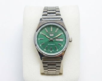 Vintage Seiko 5 automatisk klocka grön urtavla dag-datum klassisk japansk herrarmbandsur 6309