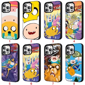 Puede incluir: Ocho fundas para teléfono con diseños de personajes de dibujos animados coloridos. Las fundas presentan varios personajes y escenas, con colores vibrantes y contornos audaces. Cada funda tiene un borde negro y un diseño único.