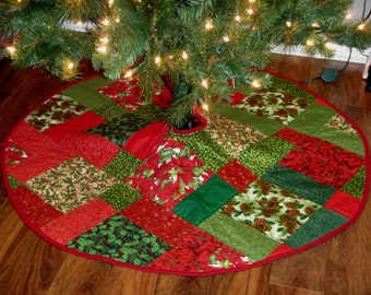 handmade quilted christmas tree skirt 47 round red green holly poinsettias - Quilted Christmas Tree Skirt Pattern handmade quilted christmas tree skirt 47 round red green holly poinsettias - Quilted Christmas Tree Skirt Pattern