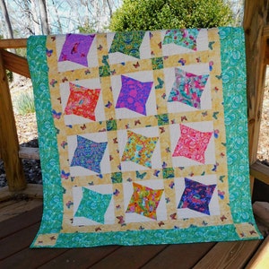 Swirl N Twirl # CLPDHE050-From Cut Loose Press By Deb Heatherly,  FB051823 Collection In Quilts