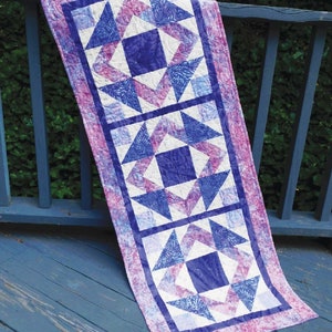 From Cut Loose Press Illusionary Runner # CLPDHE030  By  Deb Heatherly