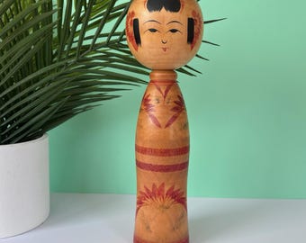 Kokeshi Doll - Beautiful and antique traditional Japanese doll - h260144
