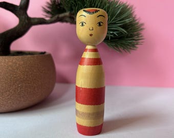 Seya Juji Kokeshi Doll - Small traditional Japanese doll - h260195
