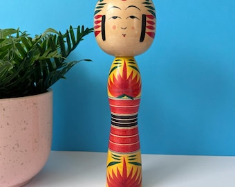 Hayashi Jyuukichi Kokeshi Doll - Very pretty traditional Japanese doll - h260130
