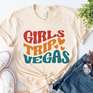 Camiseta de viaje de chicas, camiseta de Las Vegas, camiseta de vacaciones de chicas, camiseta de modo vacación, camiseta de fin de semana de chicas, camisetas de despedida de soltera, camiseta de viaje de hermanas