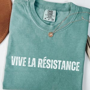 Vive La Widerstand Shirt, Comfort Colors® Widerstand Shirt, Geschenk für politische Aktivistin, Geschenk für Frauenrechte, feministische Empowerment Shirt