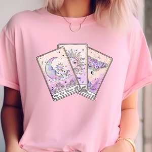 Sonne und Mond Tarot Karten, Okkultes Shirt, Mystisches Shirt, Tarot Shirt, Tarot Karten Shirt, Hexen Shirt, Mond Shirt, Hexe Shirt, Das Mond Tarot