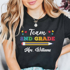 Aangepast leraarsshirt, shirt leraar 2e leerjaar, gepersonaliseerd schoolcadeau, aangepaste naam leraar T-shirt, tweede leerjaar