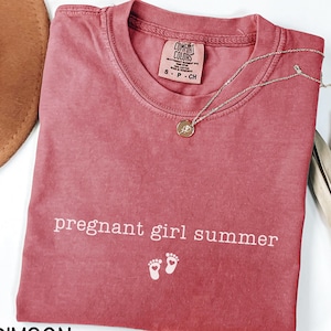 Koszulka letnia dla ciężarnej dziewczyny, Comfort Colors® Prezent dla przyszłej mamy, Koszulka z informacją o ciąży, Koszulka z informacją o dziecku, Prezent na baby shower