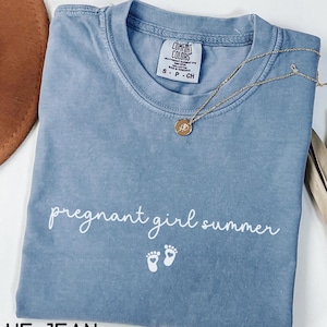 Koszulka letnia dla ciężarnej dziewczyny, Comfort Colors® Prezent dla przyszłej mamy, Koszulka z informacją o ciąży, Koszulka z informacją o dziecku, Prezent na baby shower
