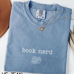 Buch Nerd Shirt, Comfort Colors® Lustiges Leseratten-Buch-Liebhaber-T-Shirt, Buchclub-Shirt, Bibliothek-Shirt, Bücherwurm-Shirt, Leselehrer-Geschenk